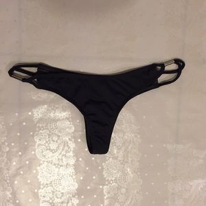 Selling a medium Coulbourne bottom